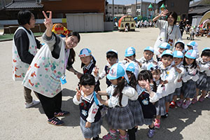 元気いっぱい園庭遊び　年少組