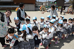元気いっぱい園庭遊び　年少組