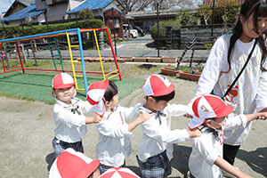 元気いっぱい園庭遊び　年少組