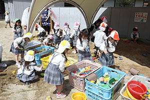 元気いっぱい園庭遊び　年少組