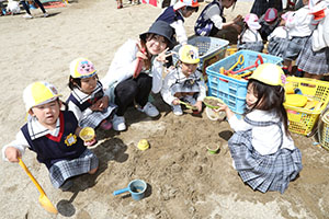 元気いっぱい園庭遊び　年少組