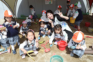 元気いっぱい園庭遊び　年少組