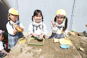 元気いっぱい園庭遊び　年少組