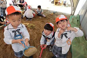 元気いっぱい園庭遊び　年少組