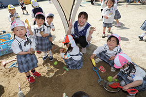 元気いっぱい園庭遊び　年少組