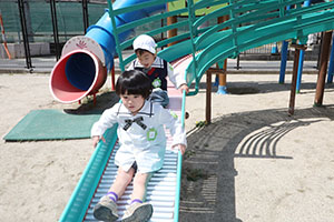 元気いっぱい園庭遊び　年少組