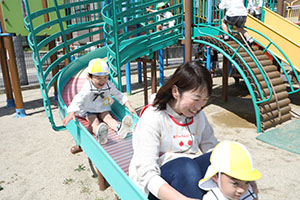 元気いっぱい園庭遊び　年少組