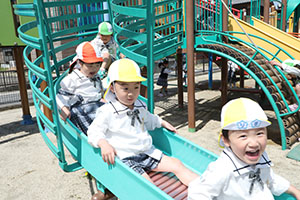 元気いっぱい園庭遊び　年少組