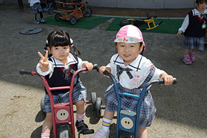 元気いっぱい園庭遊び　年少組