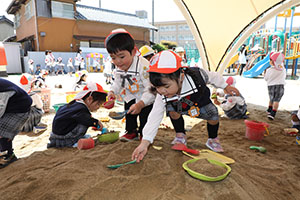元気いっぱい園庭遊び　年少組