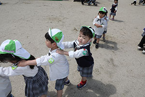 元気いっぱい園庭遊び　年少組