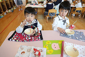 給食おいしかったね　　ぺんぎん・ひよこ・年少組　NO．2
