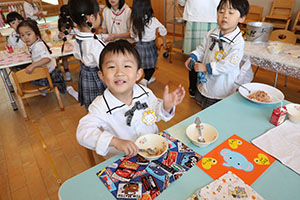 給食おいしかったね　　ぺんぎん・ひよこ・年少組　NO．2