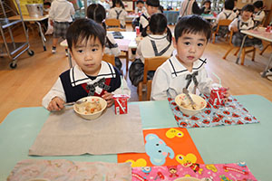 給食おいしかったね　　ぺんぎん・ひよこ・年少組　NO．2