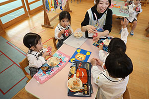 給食おいしかったね　　ぺんぎん・ひよこ・年少組　NO．2