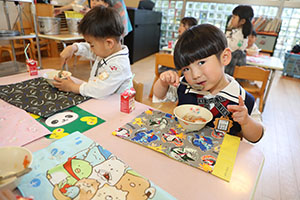 給食おいしかったね　　ぺんぎん・ひよこ・年少組　NO．2