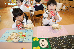 給食おいしかったね　　ぺんぎん・ひよこ・年少組　NO．2