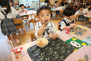 給食おいしかったね　　ぺんぎん・ひよこ・年少組　NO．2