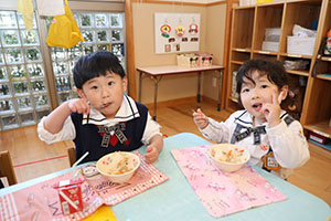 給食おいしかったね　　ぺんぎん・ひよこ・年少組　NO．2