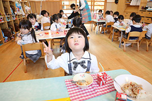 給食おいしかったね　　ぺんぎん・ひよこ・年少組　NO．2