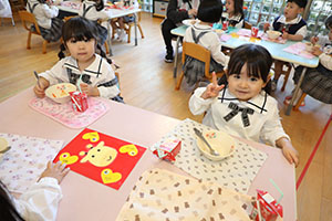 給食おいしかったね　　ぺんぎん・ひよこ・年少組　NO．2