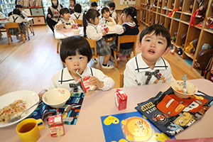 給食おいしかったね　　ぺんぎん・ひよこ・年少組　NO．2