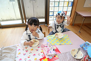 給食おいしかったね　　ぺんぎん・ひよこ・年少組　NO．2