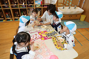給食おいしかったね　　ぺんぎん・ひよこ・年少組　NO．2