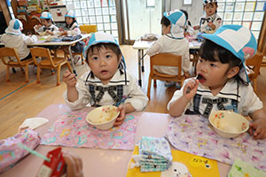 給食おいしかったね　　ぺんぎん・ひよこ・年少組　NO．2