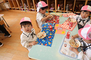 給食おいしかったね　　ぺんぎん・ひよこ・年少組　NO．1