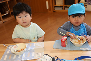 給食おいしかったね　　ぺんぎん・ひよこ・年少組　NO．1