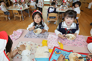 給食おいしかったね　　ぺんぎん・ひよこ・年少組　NO．1
