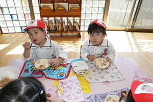 給食おいしかったね　　ぺんぎん・ひよこ・年少組　NO．1