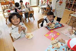 給食おいしかったね　　ぺんぎん・ひよこ・年少組　NO．1