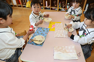 給食おいしかったね　　ぺんぎん・ひよこ・年少組　NO．1