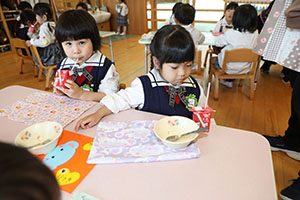 給食おいしかったね　　ぺんぎん・ひよこ・年少組　NO．1
