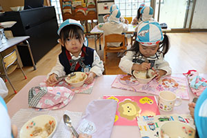 給食おいしかったね　　ぺんぎん・ひよこ・年少組　NO．1