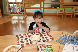 給食おいしかったね　　ぺんぎん・ひよこ・年少組　NO．1