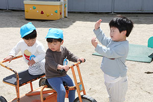 園庭遊び　ひよこ・あひる・ぺんぎん