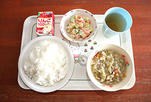 お給食の様子　　ひまわり・ばら・すみれ