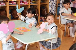 月刊絵本と制作活動の様子　うさぎ