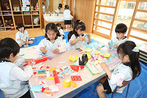 こいのぼりの共同制作　すみれ