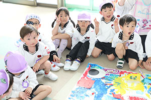 こいのぼりの共同制作　すみれ