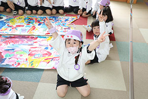 こいのぼりの共同制作　すみれ