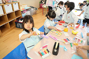 こいのぼりの共同制作　すみれ