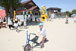 元気いっぱい園庭遊び　
