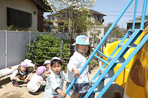 元気いっぱい園庭遊び　
