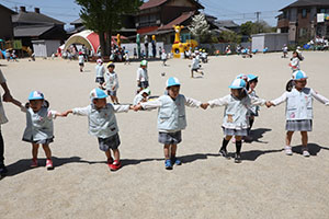 元気いっぱい園庭遊び　