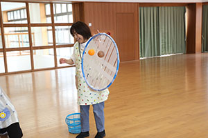 ホールでボール遊び　ひよこ・あひる・ぺんぎん