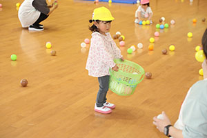 ホールでボール遊び　ひよこ・あひる・ぺんぎん